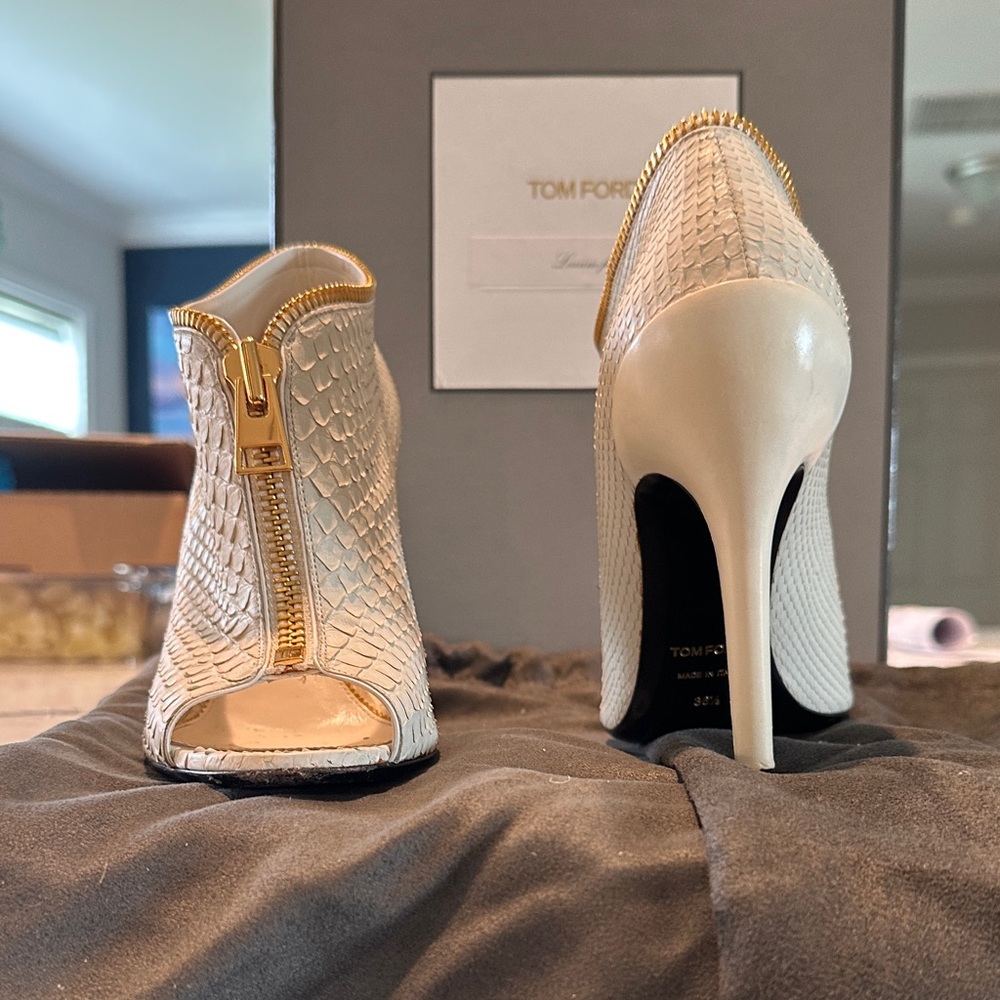 🚨RARE Vintage🚨Tom Ford Cream Peep-Toe Heels with Gold Zipper Burmese Python